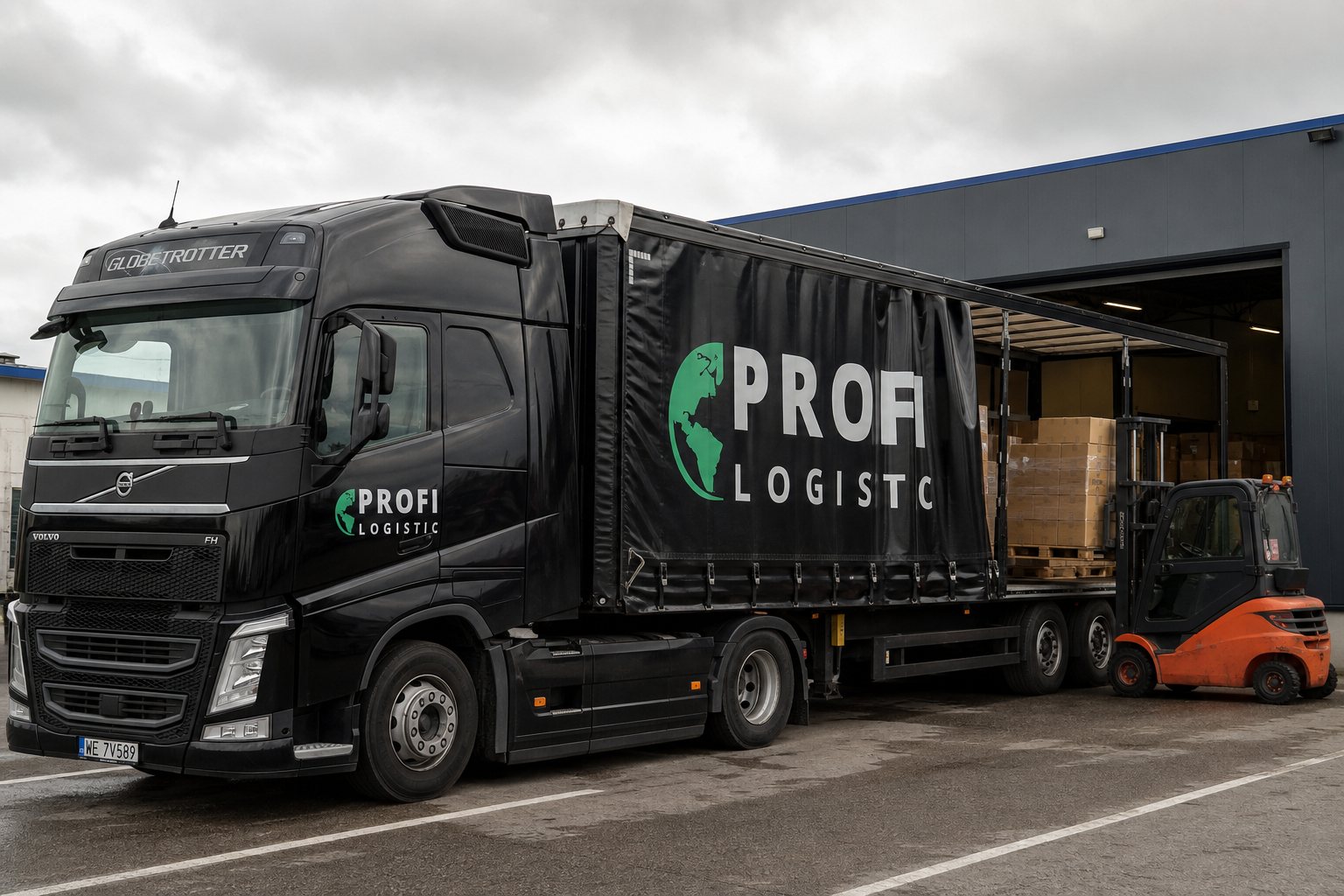 Profi Logistic Fahrzeug für Stückguttransporte mit Firmenlogo
